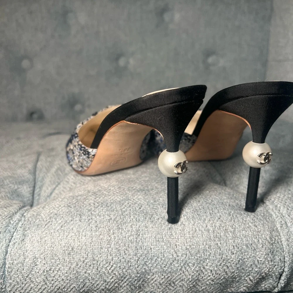 CHANEL Black/Blue Tweed & Grosgrain pointed toe CC Pearl heel Mule - Picture 6 of 14